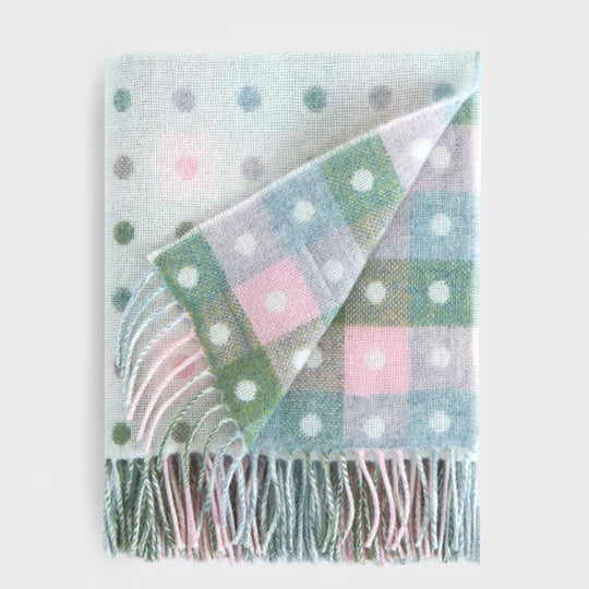 Blanket with polka dot and checkered pattern 
